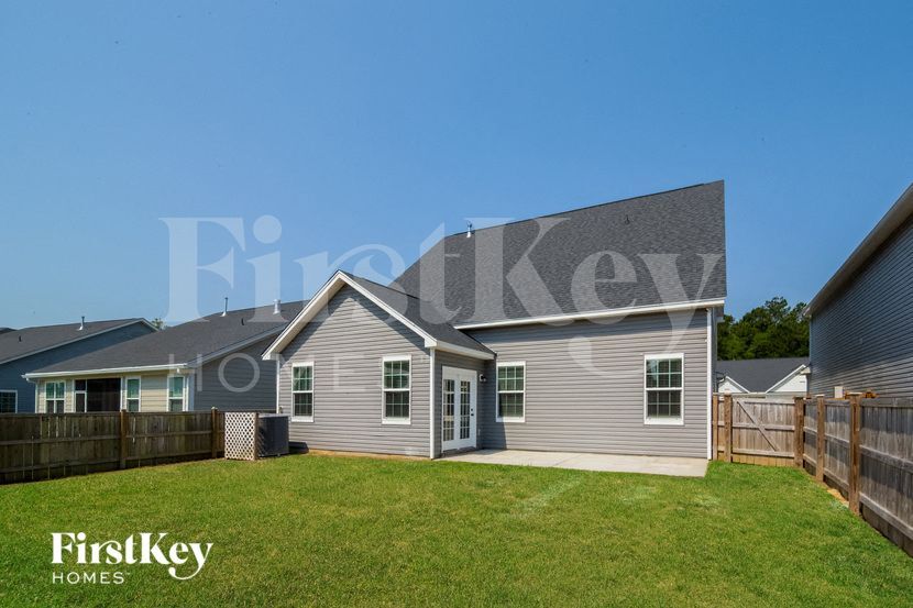 Building Photo - 614 Pendleton Dr