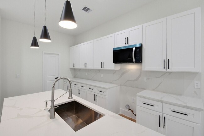 Building Photo - 3320 Francis St