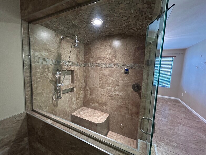 Building Photo - 6605 N 93rd Ave