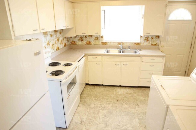 Building Photo - 609 W Prospect Rd