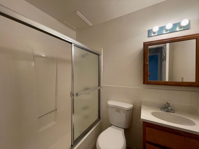 Building Photo - Nice and clean 3 beds 2 baths located in conveniently Laurel District.