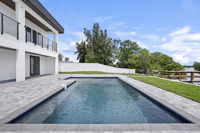 Building Photo - 5/3 Luxury Custom Home plus Boat dock, Pool and Stunning Views!!