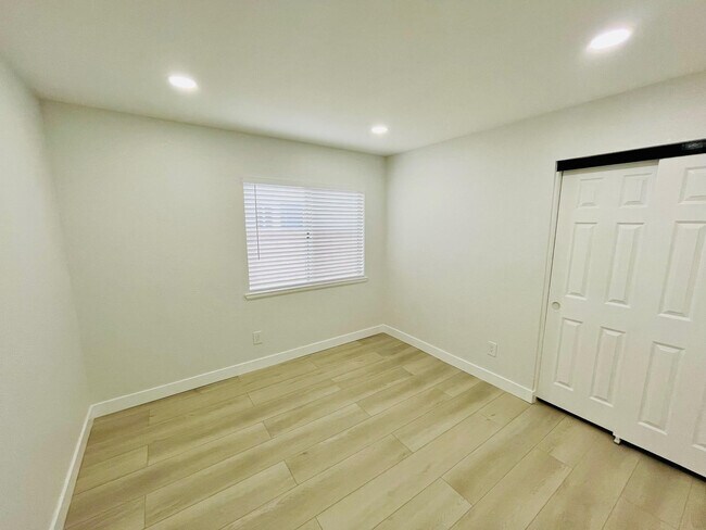 Building Photo - 1532 Michelle Ave