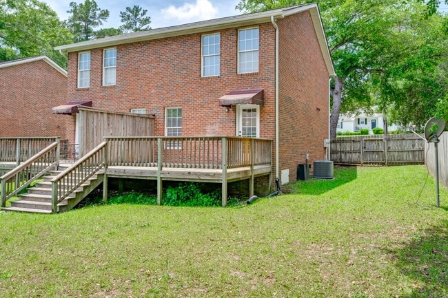 Building Photo - Quiet Neighborhood in a Conveniently Locat...