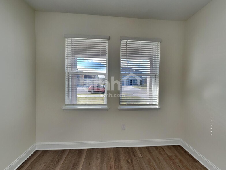 Building Photo - 3691 Lk Blf Lp