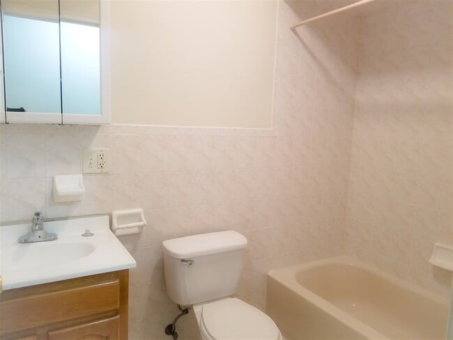 Building Photo - 319 Danforth Ave