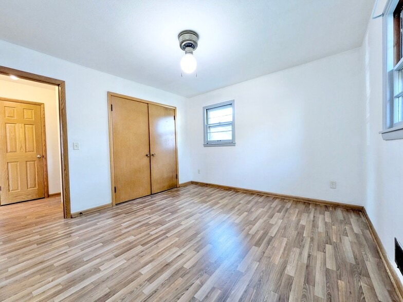 Building Photo - 4225 Xenia Ave N