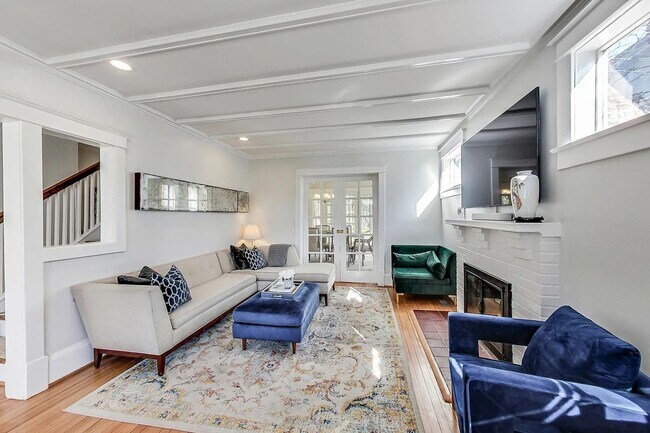 Building Photo - Palisades, NW Washington, DC - Beautiful 4...