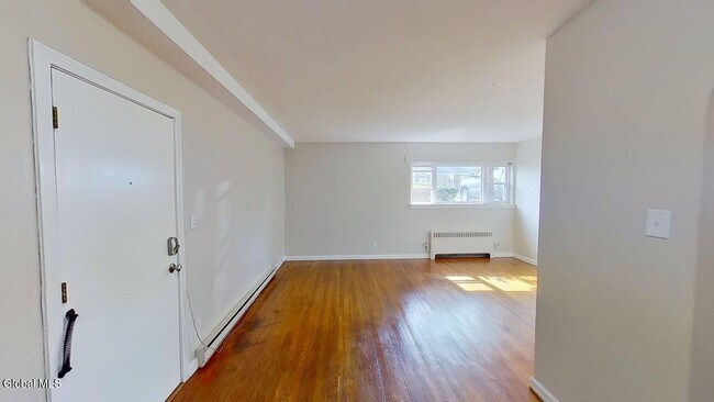 Building Photo - 31 Parkwood St