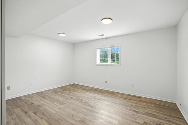Building Photo - 22 Summerhill Dr