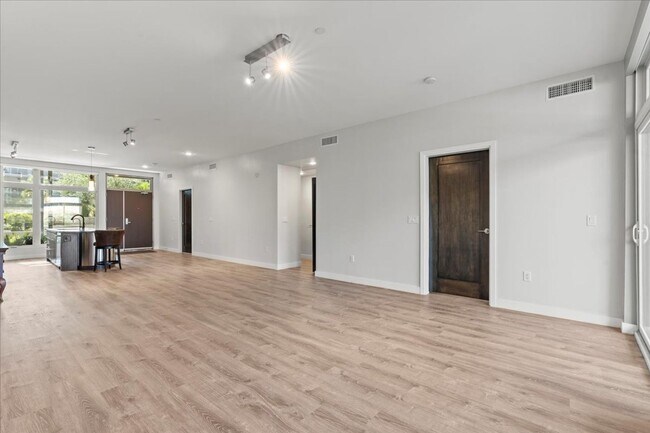 Building Photo - Stunning Modern 2 Bedroom, 2 Bathroom Home!