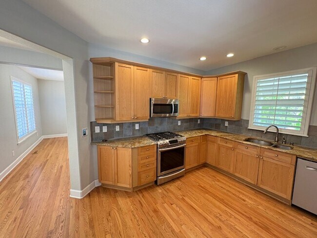 Building Photo - Wow - Lowry Stunner!  4 bed, 3.5 Bath, Fin...