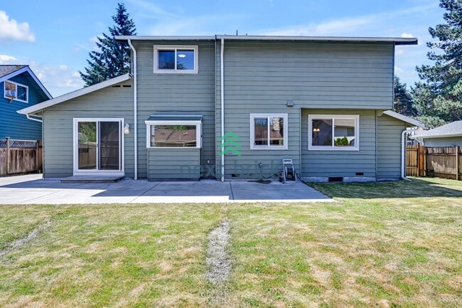 Building Photo - 3 Bed 2 Bath Single-family Home is availab...