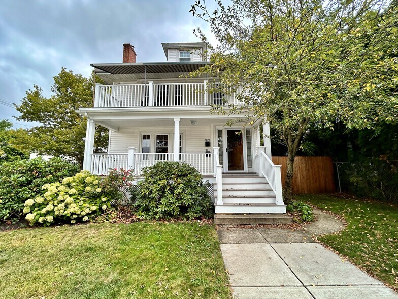 2nd floor unit - 311 Waverley Ave