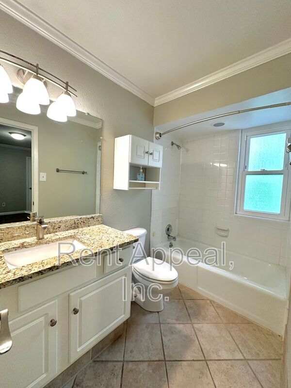 Building Photo - 346 Carpenter Dr NE