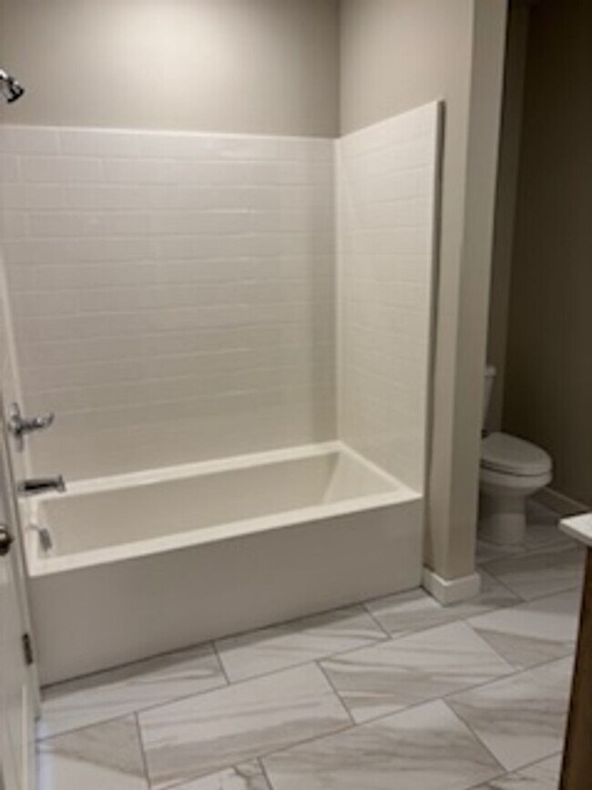 Building Photo - 2320 SE 92nd Terrace