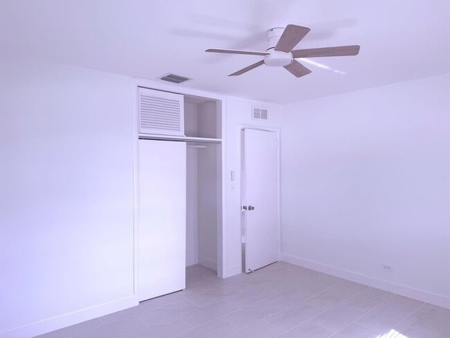 Building Photo - 630 Prosperity Farms Rd