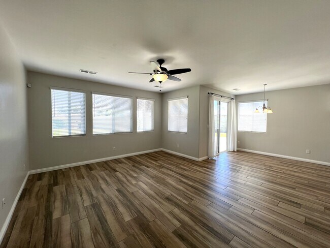Building Photo - 5418 Sweet Sunblaze Ave
