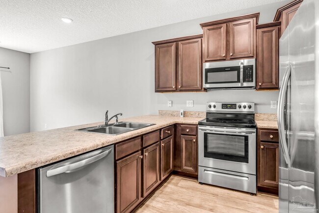 Building Photo - 6036 Royal Port Ct