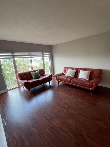 Building Photo - 1475 SW 8th St