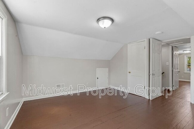 Building Photo - 819 St. Charles Avenue