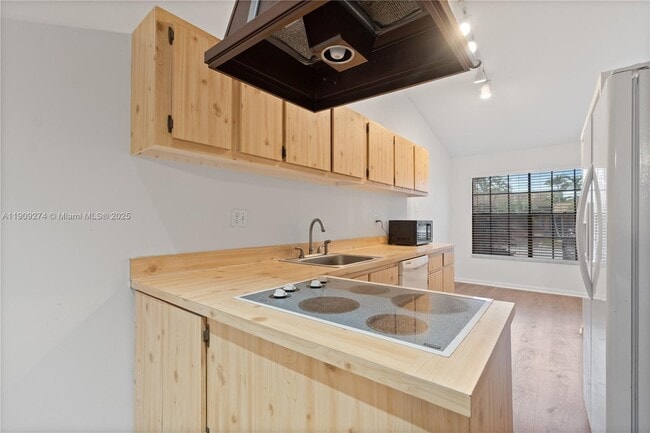 Building Photo - 2331 Dogwood Ct