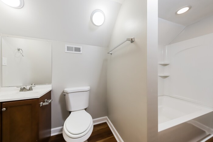 Building Photo - 3030 Walnut Ave