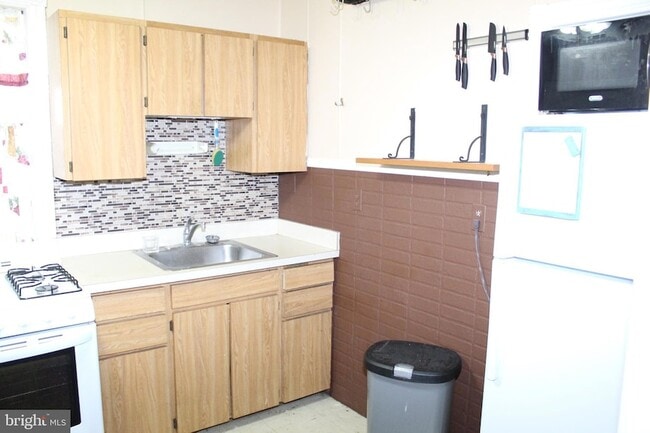 Building Photo - 4144 Freeland Ave