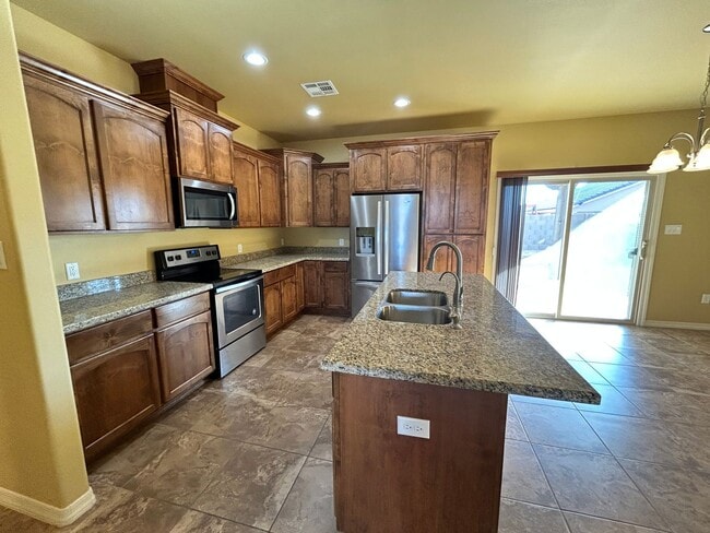 Building Photo - Beautiful Southwestern-Style Home in El Rancho Encantado