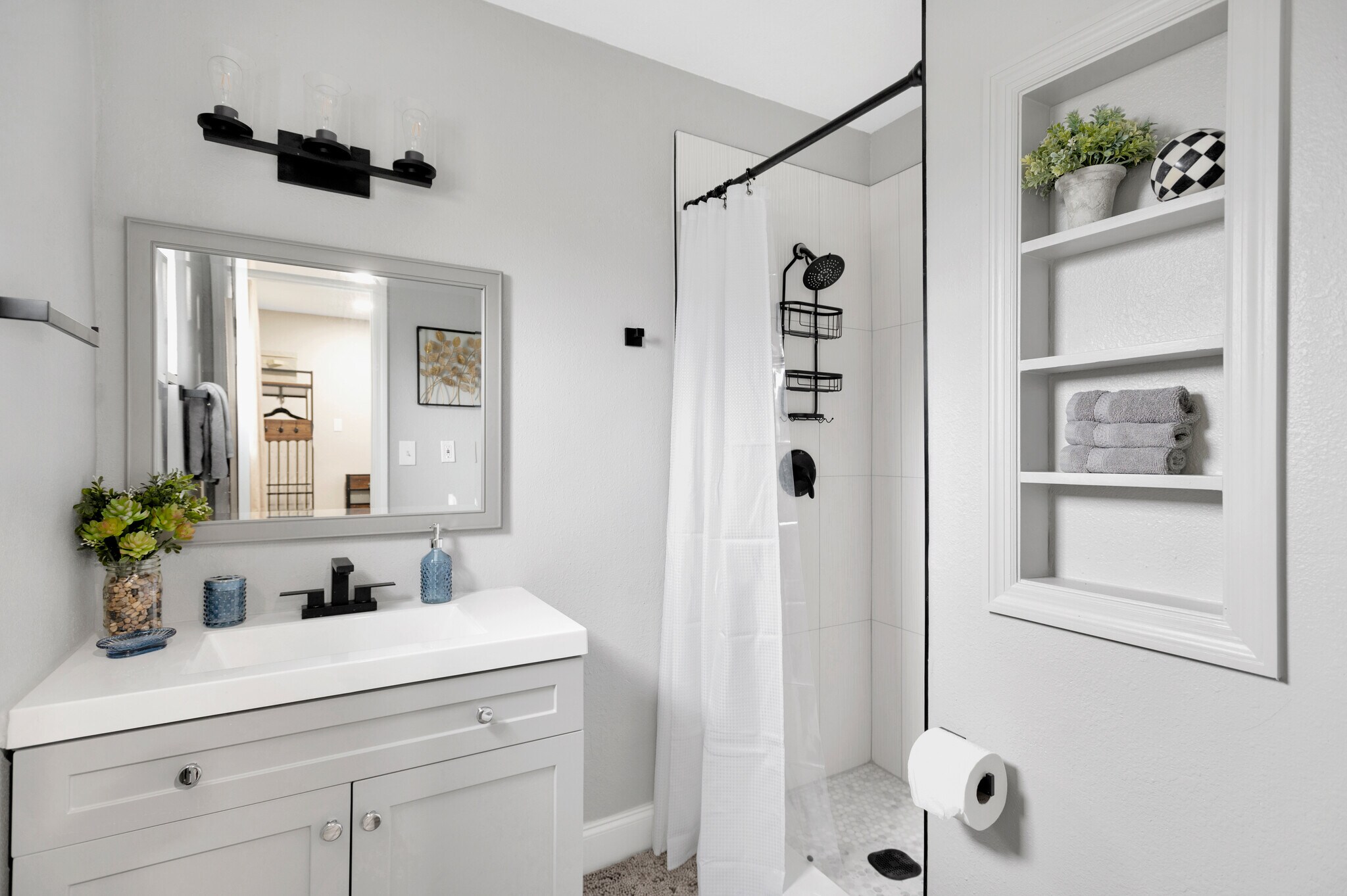 Building Photo - 401 S Mars Ave