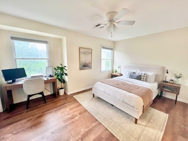Secondary bedroom - 6900 E Riverside Dr