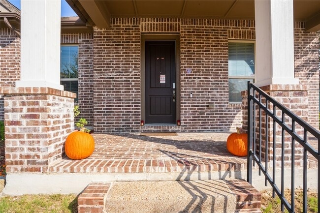 Building Photo - 4301 Meadow Hawk Dr