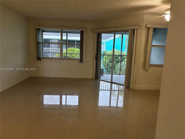 Building Photo - 2662 SE 19th Ct