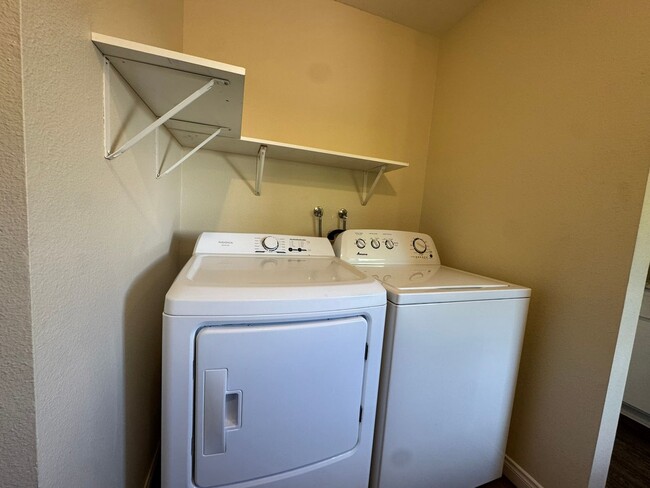 Building Photo - 4559 Westridge Dr