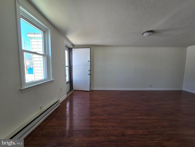 Building Photo - 76 Chestnut St