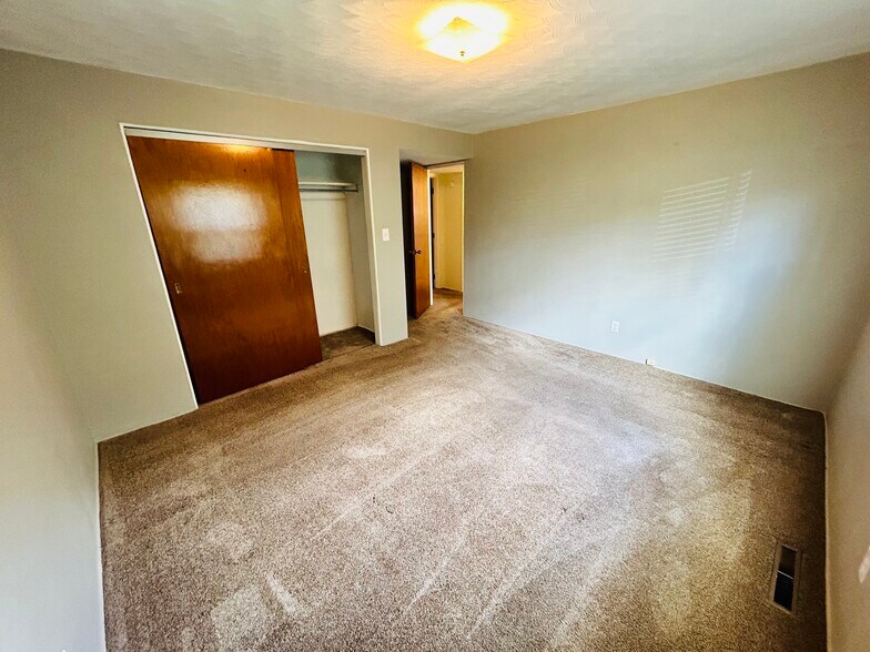 Back bedroom - 3131 Hassler St