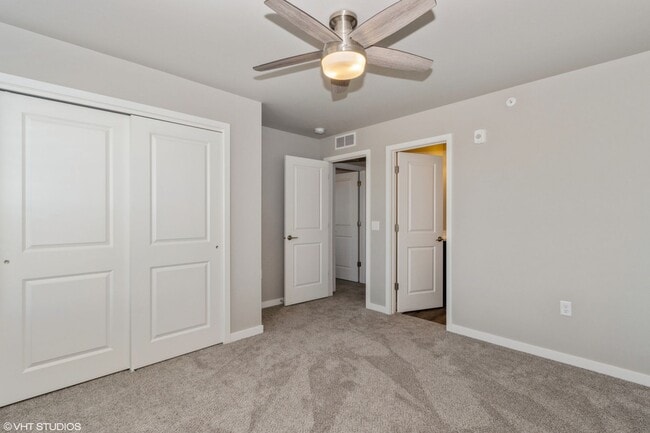Building Photo - Big Ben Townhomes - 3 Bedroom/2.5 Bathroom