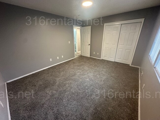 Building Photo - $895 - 2 bed 1 bath - Duplex