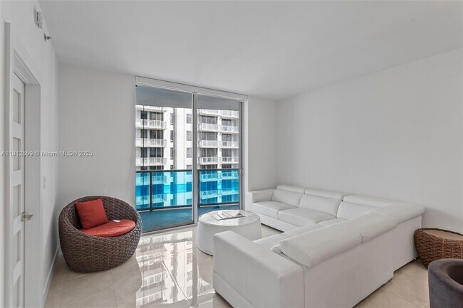 Building Photo - 1060 Brickell Ave