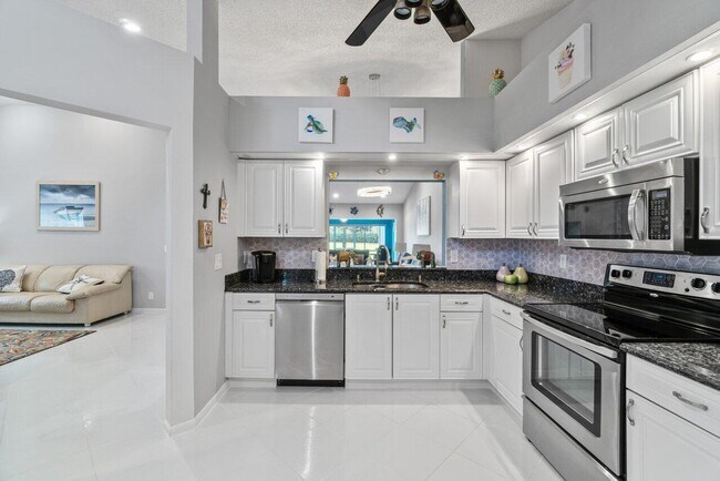 Building Photo - 7916 Coral Pointe Dr