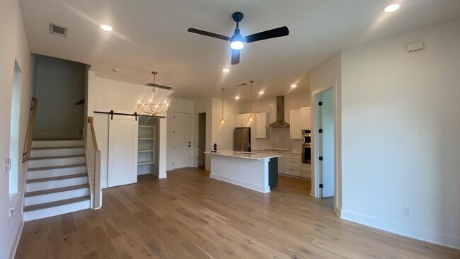 Building Photo - 321 Sophia Rain Dr