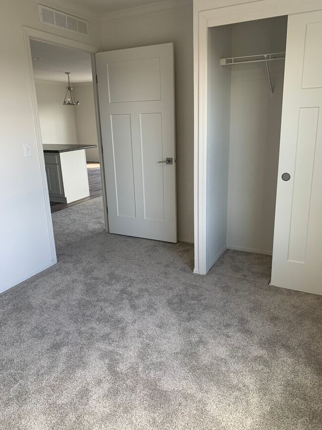 Building Photo - 3 Bedroom 2 Bathroom Charming Home for Rent or Purchase