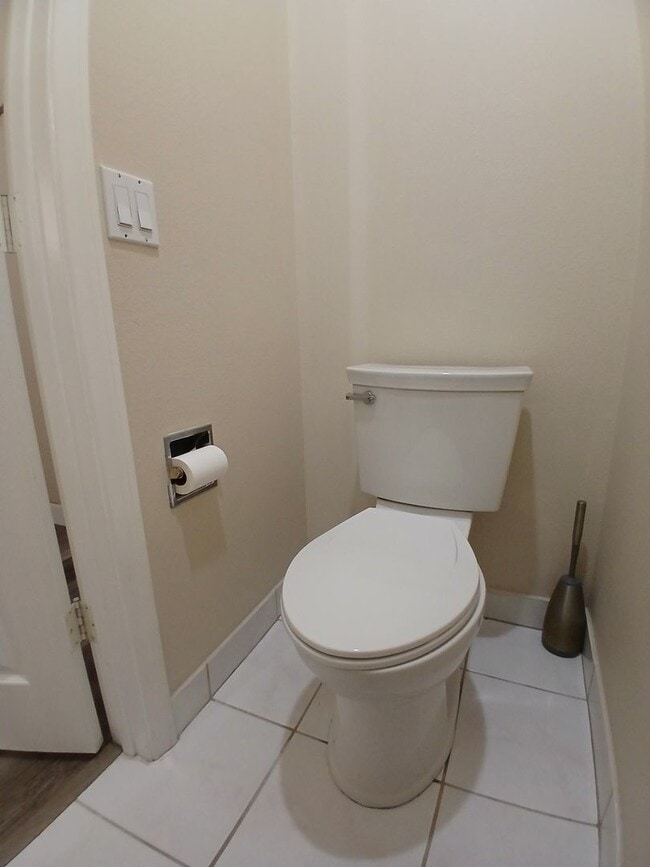 Building Photo - Spacious Modern Studio – Fully Furnished &...