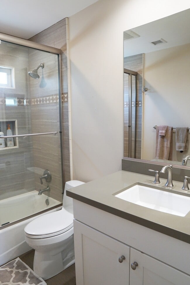 Building Photo - 45945 Verba Santa Dr