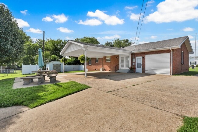 Building Photo - 130 Union Hall Rd