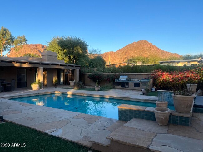 Building Photo - 4450 E Camelback Rd