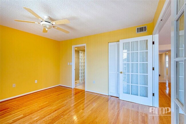 Building Photo - 3100 NE 48th St