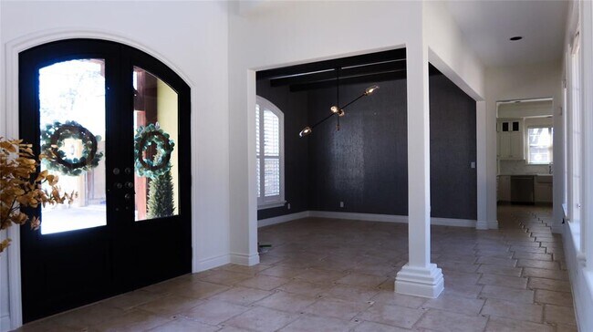 Building Photo - 7228 Oak Shores Dr