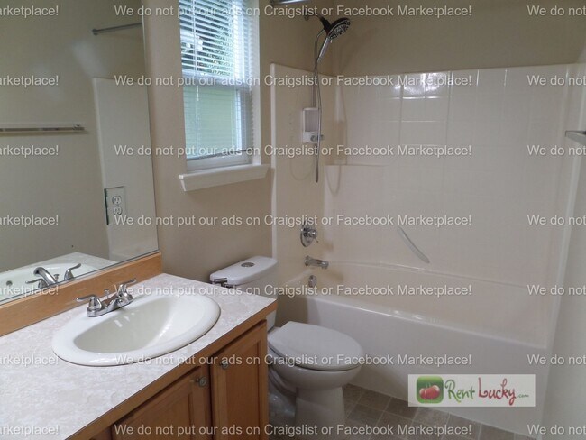 Building Photo - Meticulously Maintained 4-Bedroom Home in Sought-After Bothell Location!