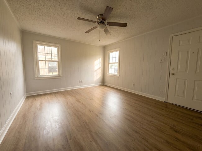 Building Photo - 518 Burlington Cir